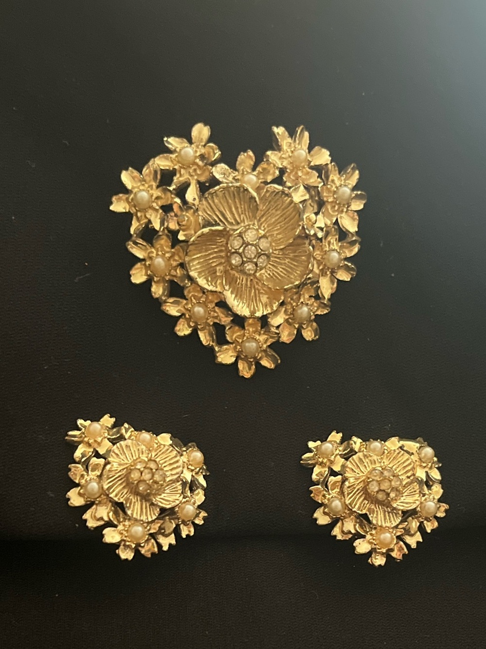Vintage Rhinestone & Pearl heart shaped Pin Brooch and clip on earrings